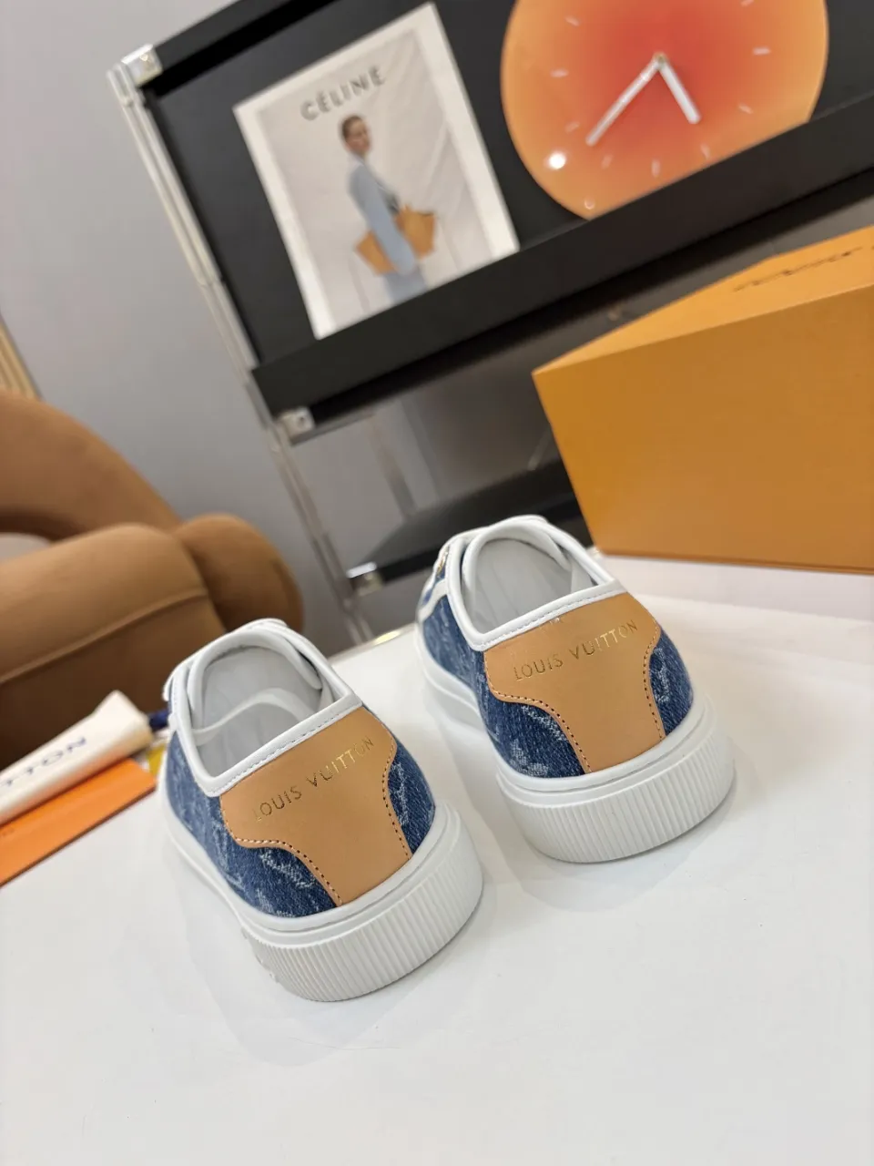p580🐮🐮 LV couple skate shoes｜Classic jacquard, the ultimate code for a sweet outing! 👫** This pair of shoes is Louis Vuitton's love letter to fashionistas💌 - **classic presbyopic skate shoes**, the perfect choice for couples to go out on the street!  🔸 **Luxury details are a must-have**: Jacquard fabric  🔸 **So comfortable that you don’t want to take it off**: The sheepskin lining is skin-friendly and breathable, warm in autumn and winter without stuffing your feet, refreshing in spring and summer without being sticky, and you can wear it with a high-end feel in all seasons!  🔸 **Steady sense of security**: Non-slip rubber outsole, perfect grip, accompanying you through romantic streets.  **💑 Couple outfit inspiration**: ▪️ For boys, pair with leggings + baseball cap for a trendy street look!  ▪️ Girls can wear short skirts or shark pants, and the sweet and cool style is easy to choose~ **#Louis Vuitton #couple shoes #presbyopia classic** **👉 Click to collect and become the most fashionable CP in the circle of friends with him! ** Fabric: Imported cowhide/classic jacquard fabric Lining: Sheepskin lining Sole: Original rubber sole Size: Women’s size 35-42 (40/41/42 customized) Men’s size 39-45 (39.45 customized)